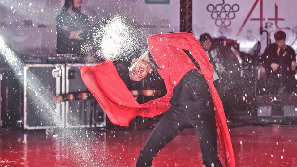 Sukhishvili ensemble performs under the rain at Art Gene festival geotv.ge